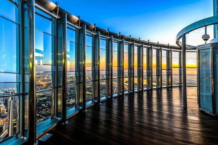 Private Tour: Hin- und Rücktransfer mit Burj Khalifa-Spitzenticket