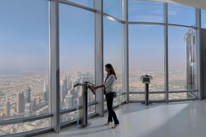 Private Tour: Hin- und Rücktransfer mit Burj Khalifa-Spitzenticket