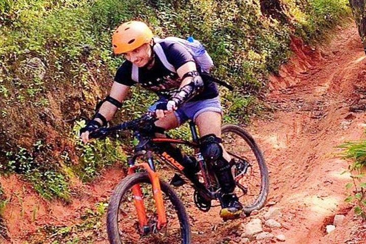 No.1 チェンマイ : Epic Doi Suthep Downhill MTB Adventure