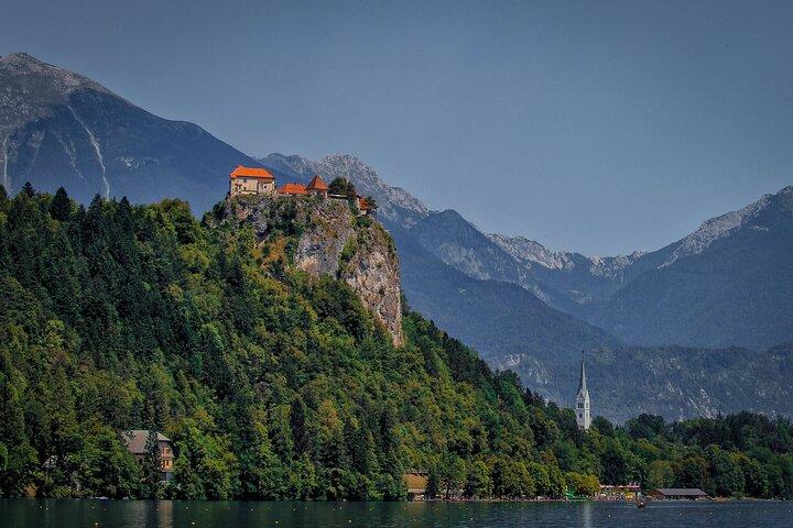 Tour guiado en grupo pequeño de Zagreb a Liubliana y el lago Bled (máx. 8)