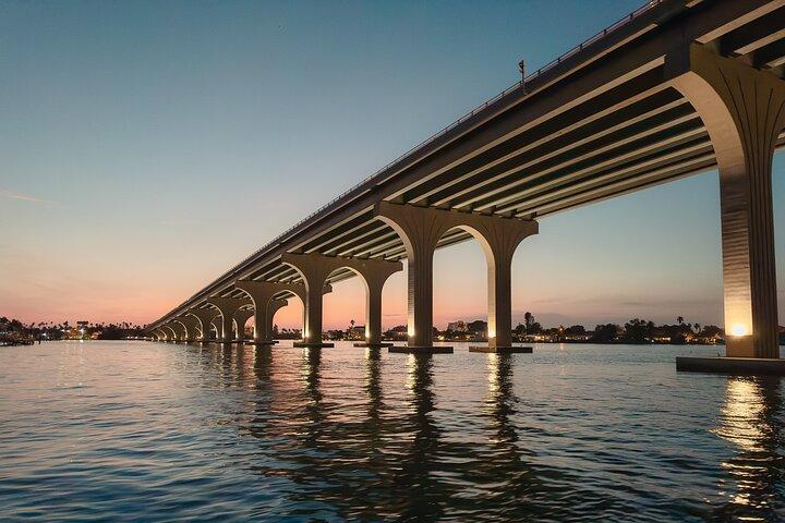 Premiere Private Sunset Cruise mit Lichtern der Skyway Bridge