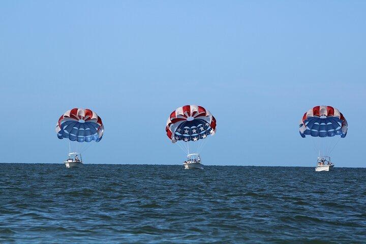 Parasailing a Clearwater Beach
