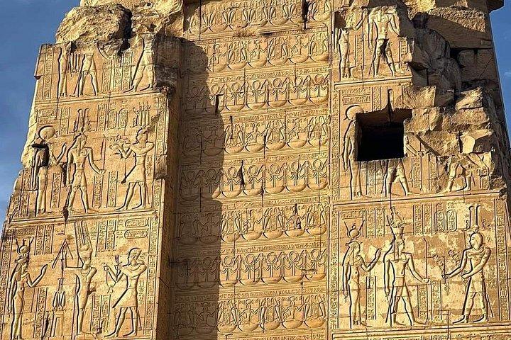 Private Transfer from Aswan->Luxor or Luxor->Aswan with Temples