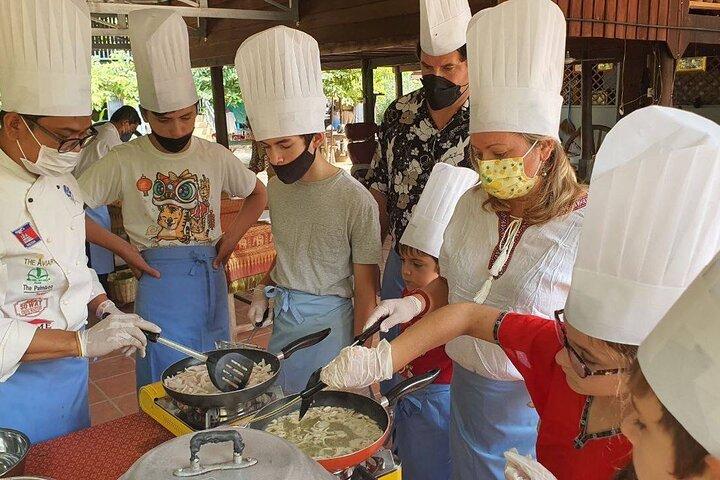 シェムリアップ：地元の村での料理教室と村ツアー