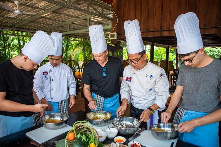 シェムリアップ：地元の村での料理教室と村ツアー