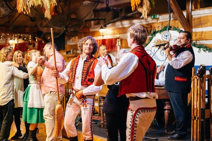 Show de folclore tradicional tcheco, incluindo jantar e transporte