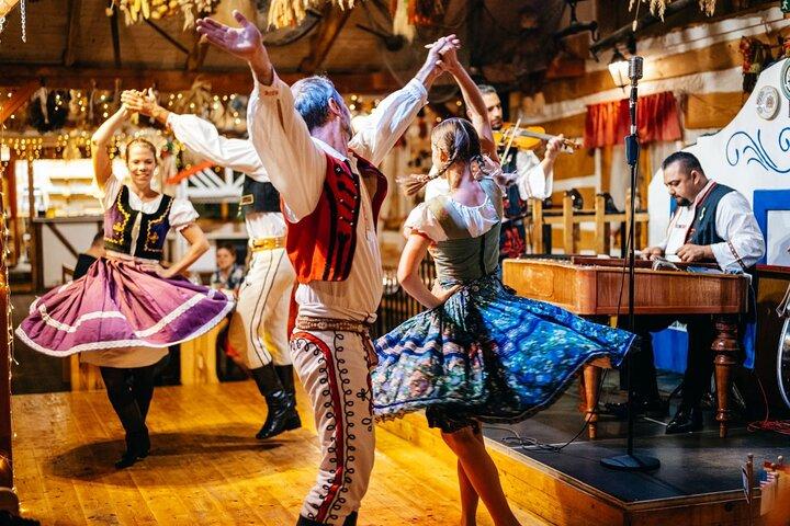Show de folclore tradicional tcheco, incluindo jantar e transporte