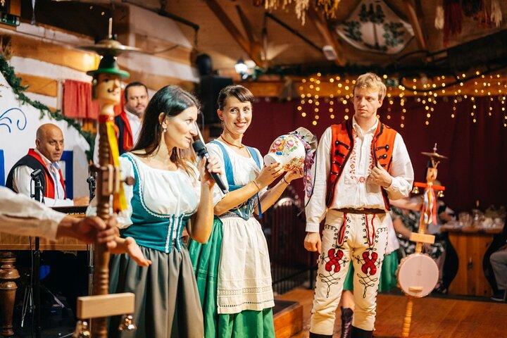 Show de folclore tradicional tcheco, incluindo jantar e transporte