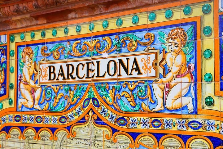 Barcelona Scavenger Hunt & Highlights Self-Guided Walking Tour