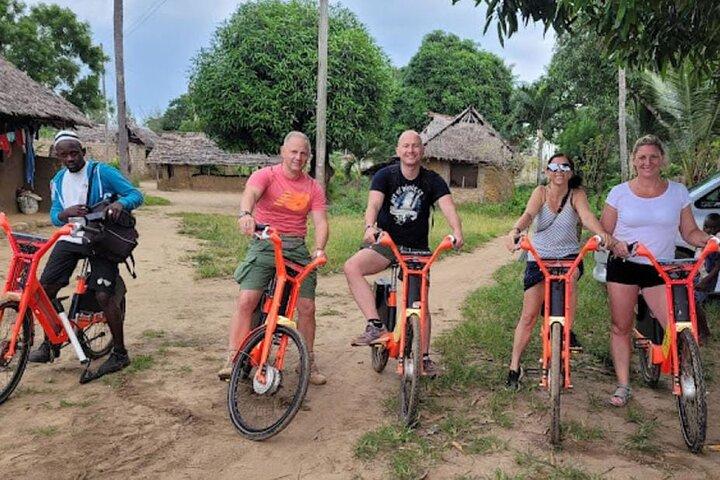 Diani Beach Village Tour de bicicleta com embarque no hotel