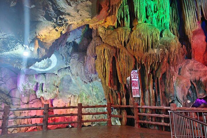 広州からのGulong CanyonとJinlong Caveへのプライベートツアー