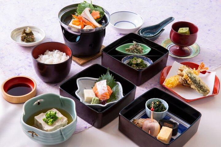 懐石風京料理ディナーで舞妓ナイトパフォーマンス