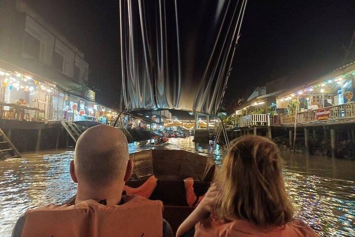 Amphawa e Mercados Ferroviários com passeio de grupo de passeio de barco