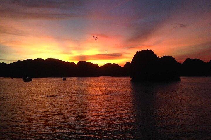 Excursão de luxo ao pôr do sol: caiaque e natação para admirar a Baía de Lan Ha
