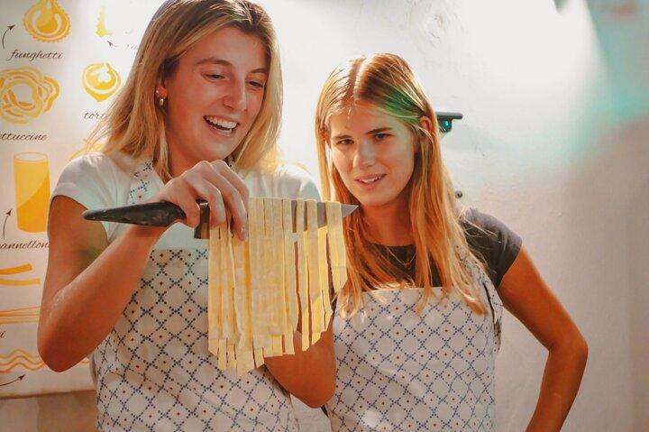 Rome Tipsy Cooking Class : パスタを作って3つのプリッツカクテルを混ぜる