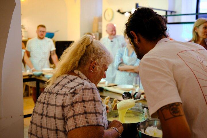 Classe de culinária de pasta e tiramisu perto do Coliseu