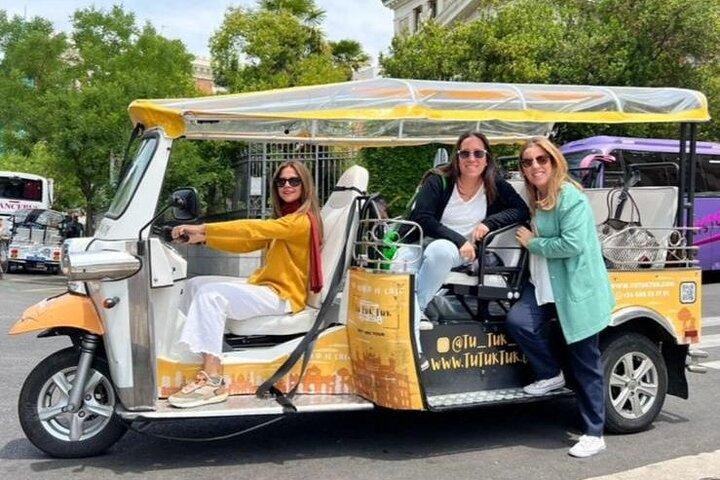 Panoramatour mit privatem Guide im gelben Tuk Tuk ab Madrid