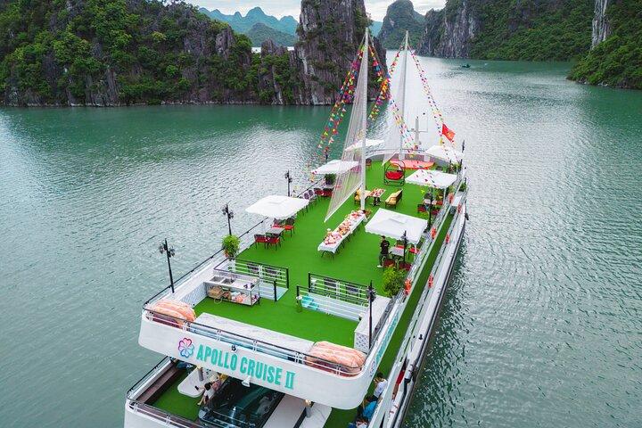 Hanoi: Ha Long Bay Luxury Day Cruise com Limousine e Buffet