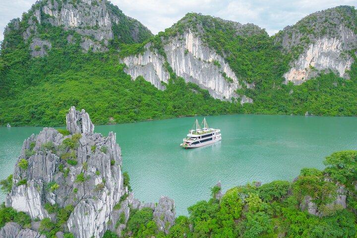 Hanoi: Ha Long Bay Luxury Day Cruise com Limousine e Buffet