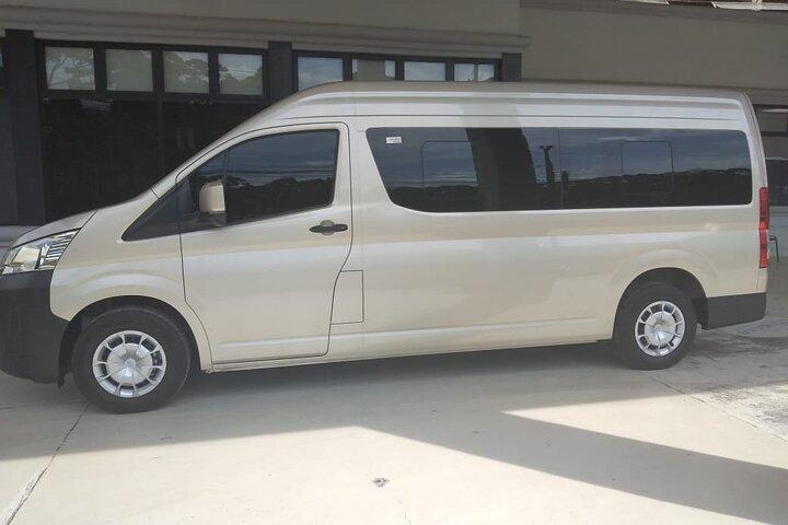Roatan Shuttle Service och flygplats- och färjetransportalternativ