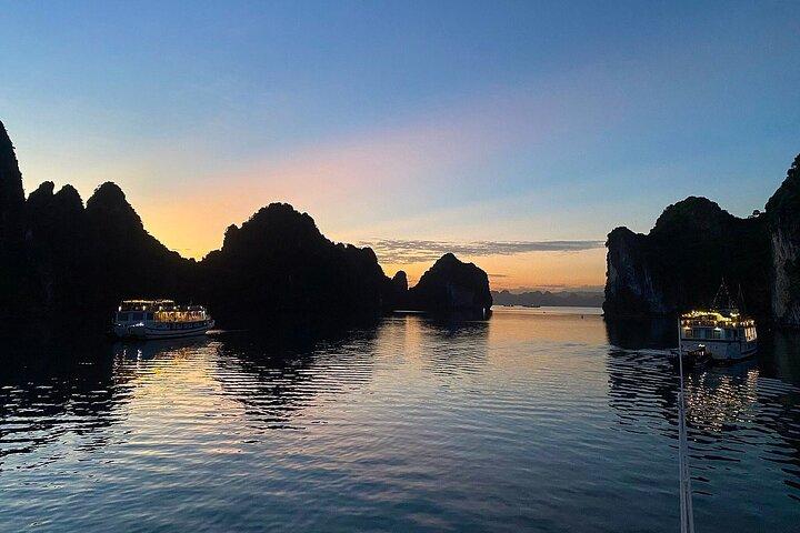 Melhor cruzeiro 2D1N Lan Ha Bay: jantar com churrasco, Viet Hai Ancient Village