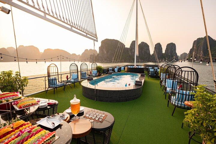 Lusso Halong Bay Cruise Giornata intera da Hanoi o Halong