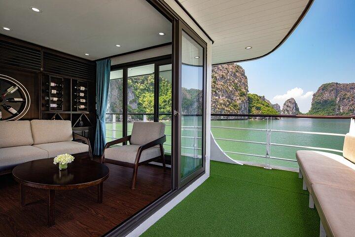 Privater Transfer von Hanoi nach Halong. Nehmen Sie an einer Tagestour in einer kleinen Gruppe teil
