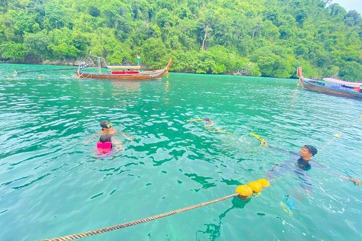 Excursion d'une journée avec plongée libre dans la baie Maya et déjeuner sur l'île de Phi Phi - Phuket