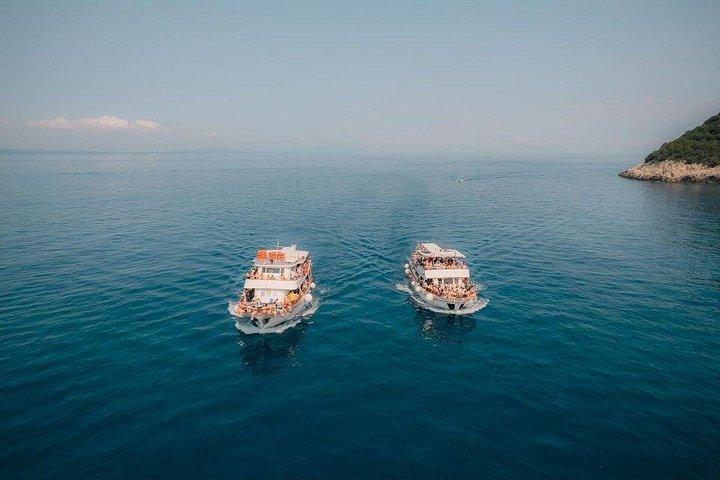 コルフ発ブルーラグーン日帰りクルーズ（シボタビレッジ停留所付き）