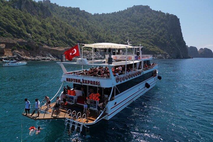 Excursion en catamaran à Alanya avec bain de soleil, baignade et plongée en apnée