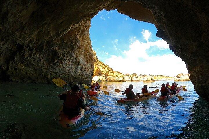 Explorez les grottes d'Alvor Excursion en bateau et en kayak