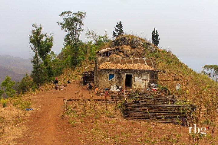 Hiking to Vale de Gongon – Sierra Malagueta Trail