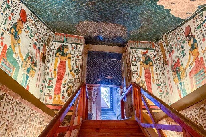 Espectáculo de luz y sonido en Karnak, incluido el templo de Luxor de noche