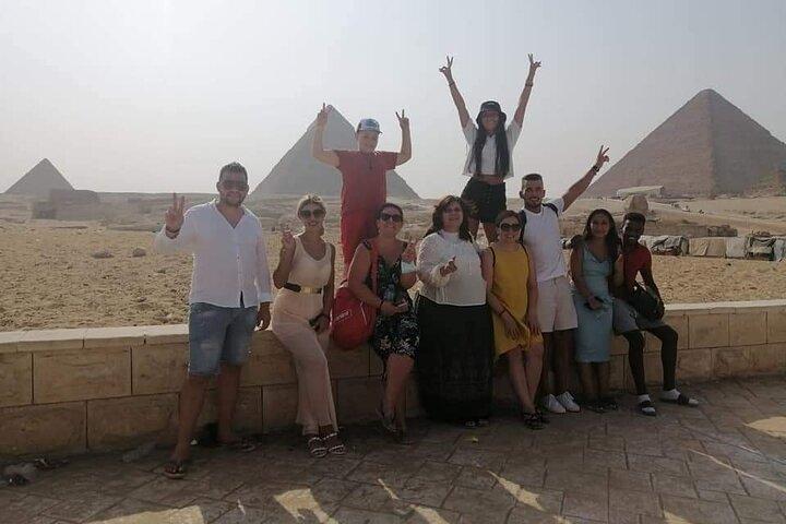 Tour guiado de día completo desde Hurghada a El Cairo con recogida