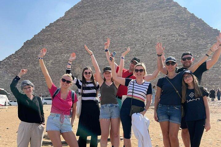 Tour guiado de día completo desde Hurghada a El Cairo con recogida
