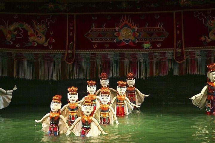 ゴールデン・ドラゴン・シアターでの水上人形ショー