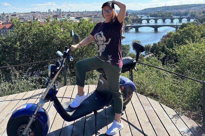 Praga e-scooter aventura: Fun & Easy Sightseeing Tour de 3 Horas