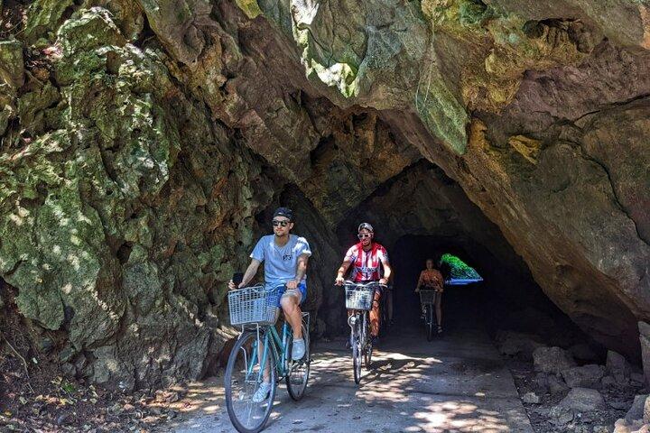 Aventura de dia inteiro no Parque Nacional Cat Ba saindo da cidade de Cat Ba