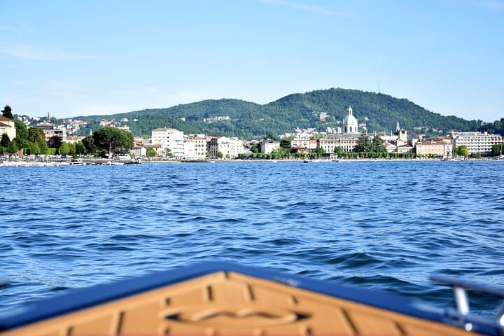 Experience on Lake Como aboard an elegant boat