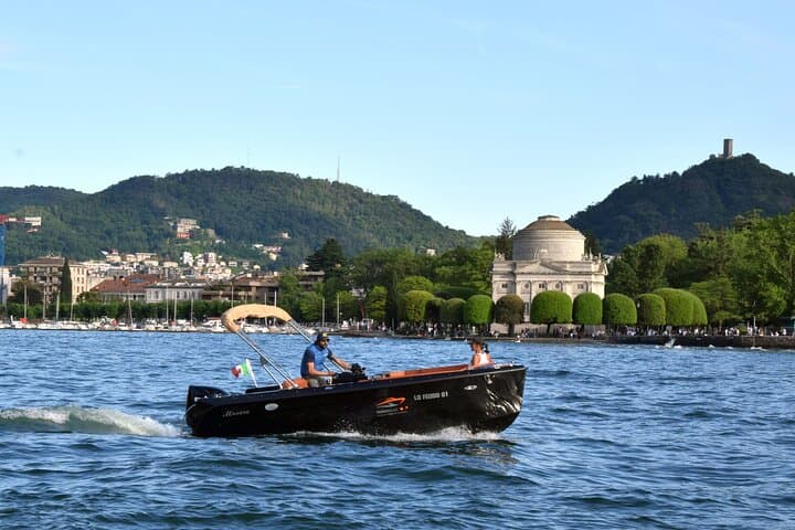 Experience on Lake Como aboard an elegant boat