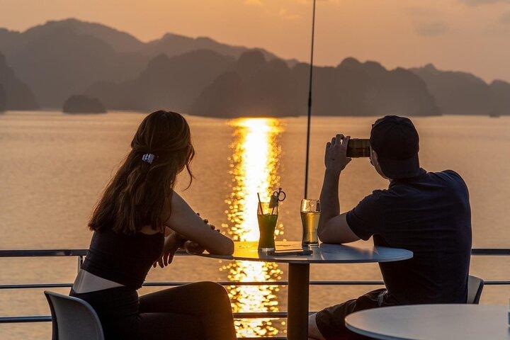 Luxus Sunset Tour besuchen Lan Ha Bay : Kajak, Wasserrutschen, Jacuzzi
