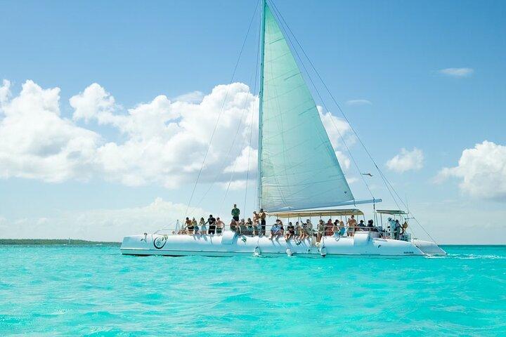 Saona Island Caramaran Adventure fra Punta Cana med frokost