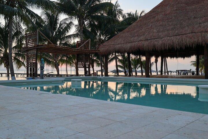 Catamarán de Lujo a Isla Mujeres Exclusive Beach Club desde Cancún