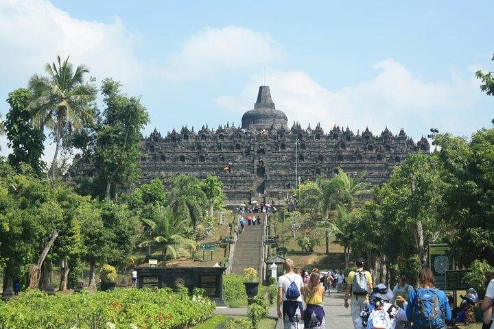 Visita guiada privada al templo de Borobudur y Prambanan