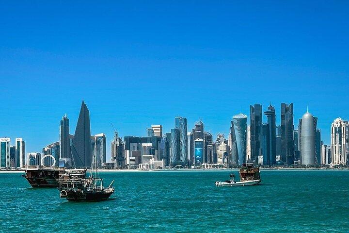 Tour della città di Doha Express con crociera in Dhow