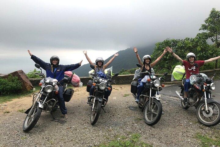 ハイヴァンパス経由ホイアン＆フエのイージーライダープライベートツアー（片道|ループ）
