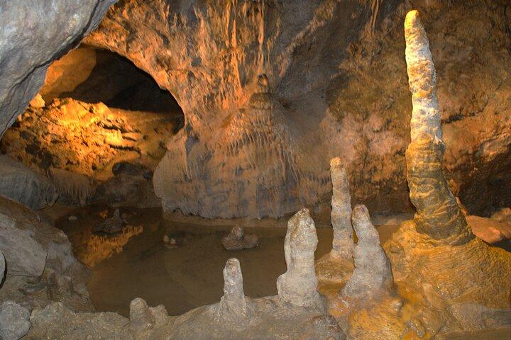 Excursão a pé pela caverna privada em Budapeste