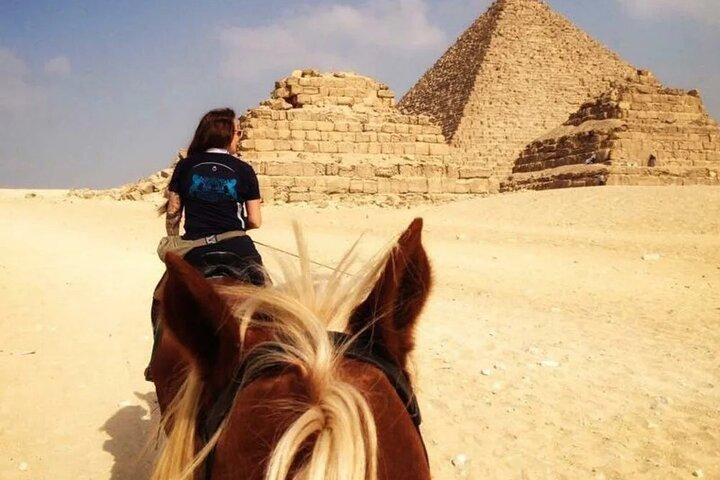 Visite privée des pyramides de Gizeh, de Sakkara et de Memphis