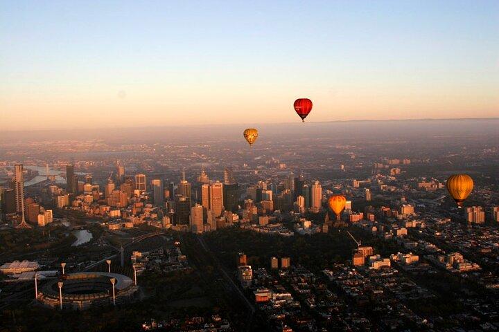 Apenas voo de balão ao nascer do sol de Melbourne