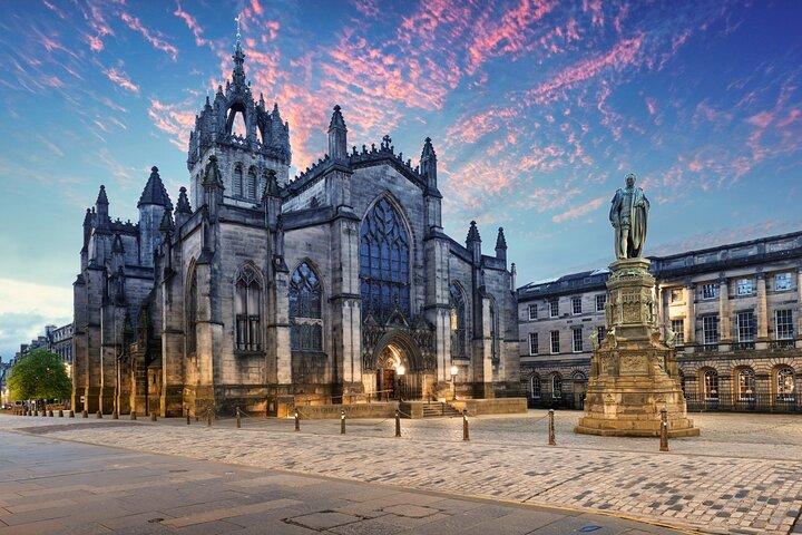 Maria Regina di Scozia: tour a piedi autoguidato della città vecchia di Edimburgo